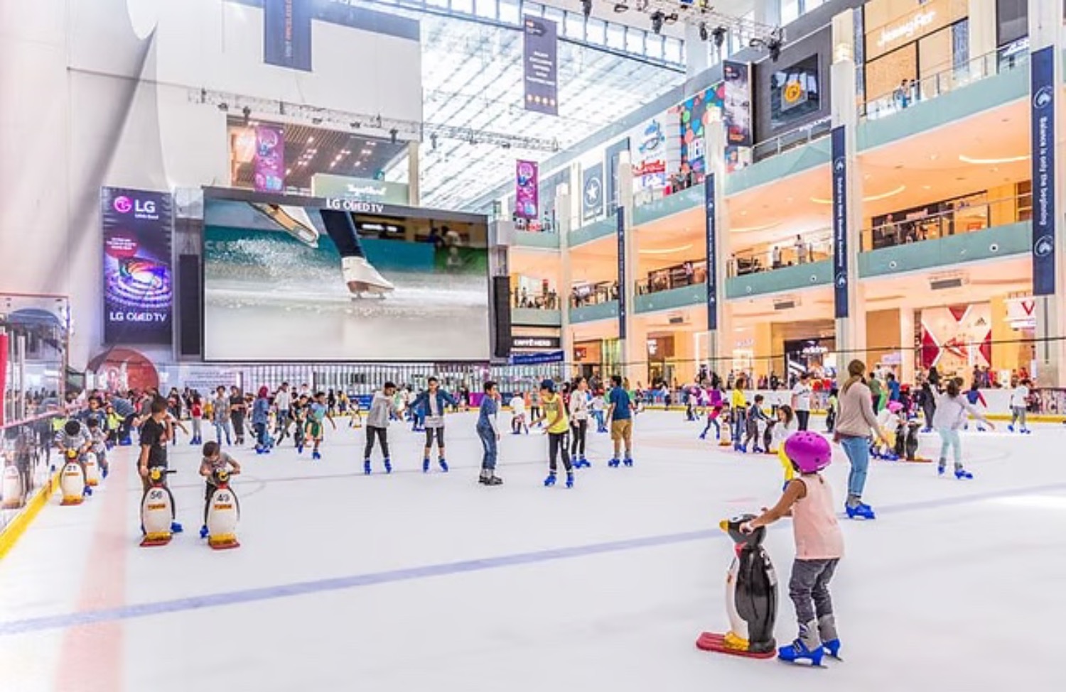 Ice Skating in Dubai This Summer: Cool Indoor Escapes | Die Geissens Real Estate | Luxus Immobilien mit Carmen und Robert Geiss – Die Geissens in Dubai